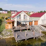 Casa de Férias Seehaus Arielle Mit Wassergrundstueck By Interhome